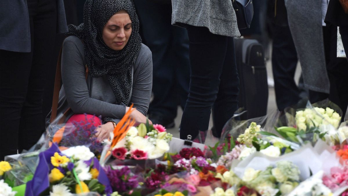 London attack: Members of London's Muslim community pay respects to victims