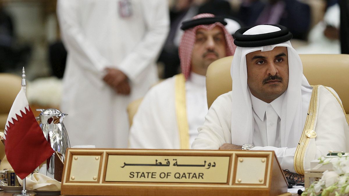 أمير قطر يرجئ خطابا حول الازمة الأخيرة بعد وساطة كويتية