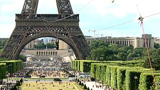 Espectacular tirolina en la Torre Eiffel