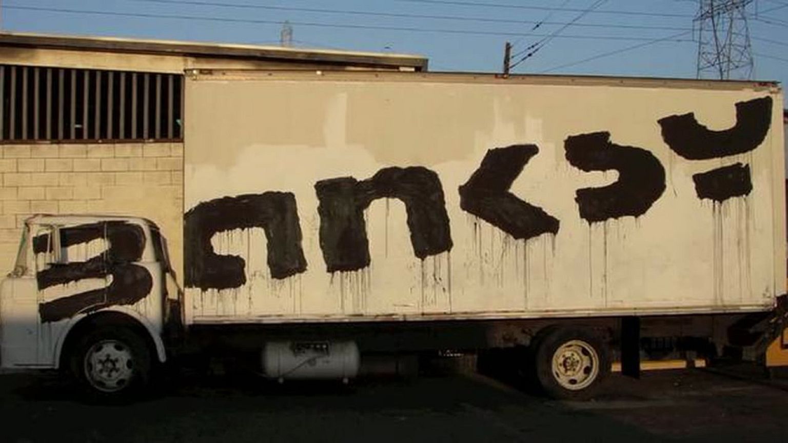 Banksy regala una stampa a chi voterà Labour