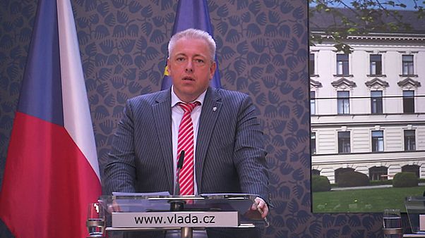 Κυρώσεις εναντίον των κρατών που λένε «όχι» στους πρόσφυγες προανήγγειλε η Κομισιόν Κυρώσεις εναντίον των κρατών που λένε «όχι» στους πρόσφυγες προανήγγειλε η Κομισιόν