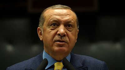 Erdogan critique les sanctions contre le Qatar, veut "développer" les relations