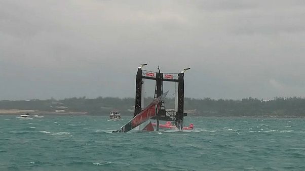 Yelken: Americas Cup'ta Yeni Zelanda ekibi alabora oldu Yelken: Americas Cup'ta Yeni Zelanda ekibi alabora oldu