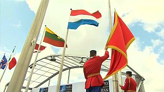 NATO: Bandeira de Montenegro hasteada