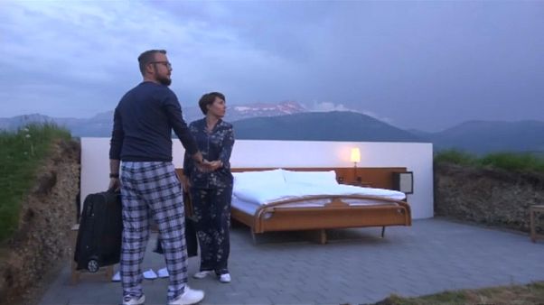 İsviçre Alpleri'nde açık hava oteli İsviçre Alpleri'nde açık hava oteli