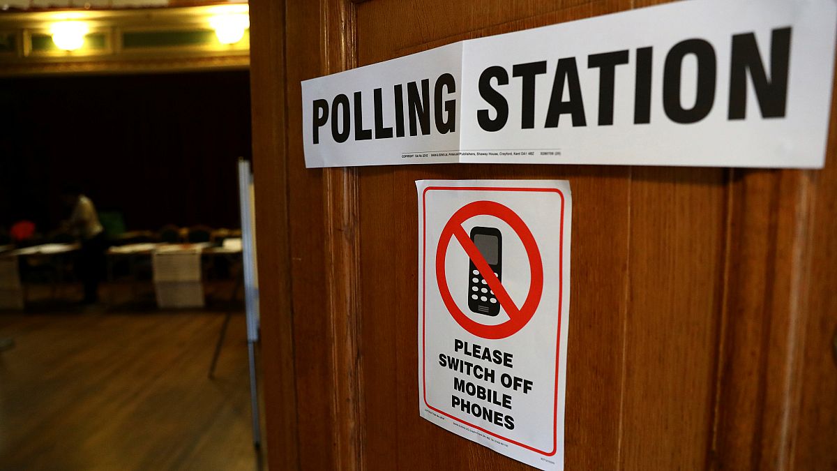 Législatives britanniques : les bureaux de vote sont ouverts