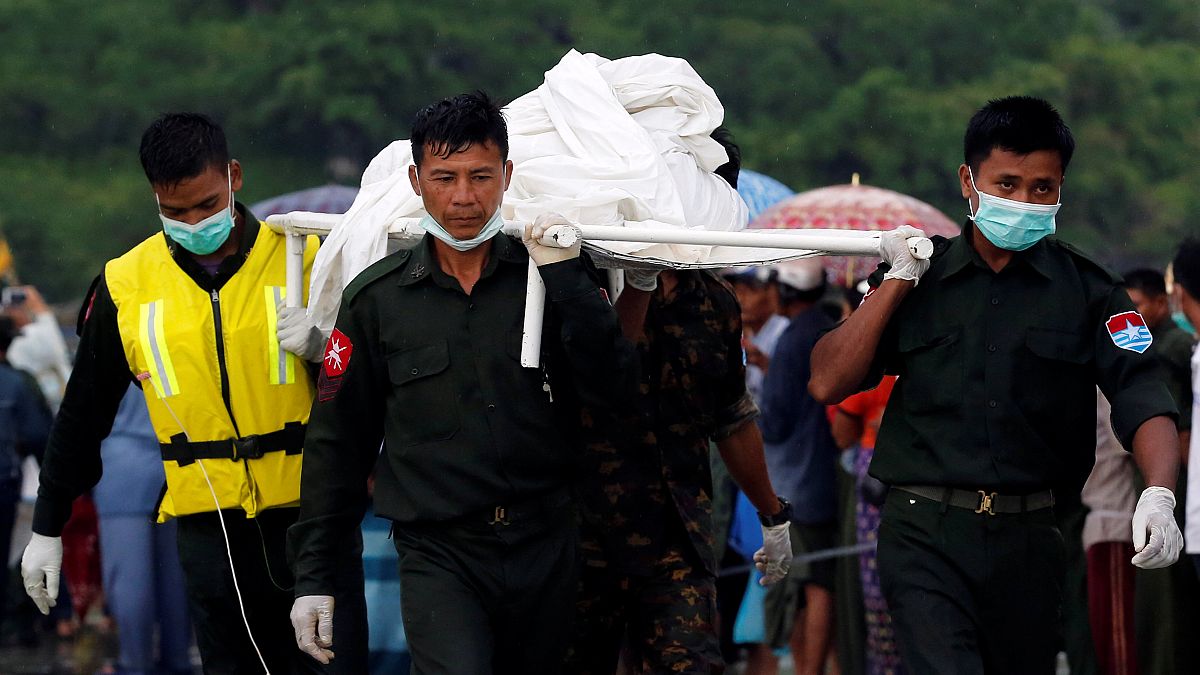 Localizados los primeros cadáveres del avión caído en Birmania