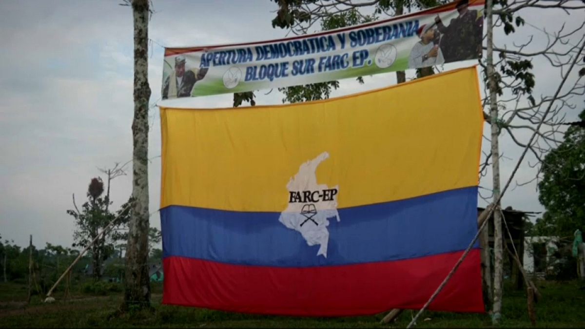 Colombia: le farc consegnano la prima parte del loro arsenale