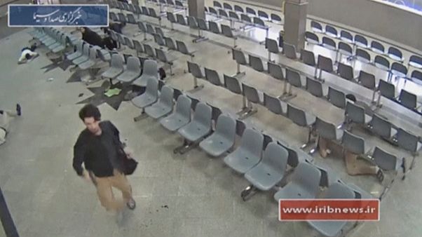 Iran: gli attentatori avevano combattuto in Iraq e Siria con l'Isil Iran: gli attentatori avevano combattuto in Iraq e Siria con l'Isil