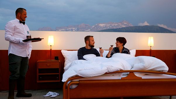 "Null-Stern-Hotel" auf dem Berg: Ein Bett mit Aussicht "Null-Stern-Hotel" auf dem Berg: Ein Bett mit Aussicht
