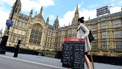 Gamblers backing Conservatives above Labour in UK election
