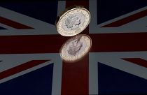Nach erstem Wahlschreck: Britisches Pfund fällt stark