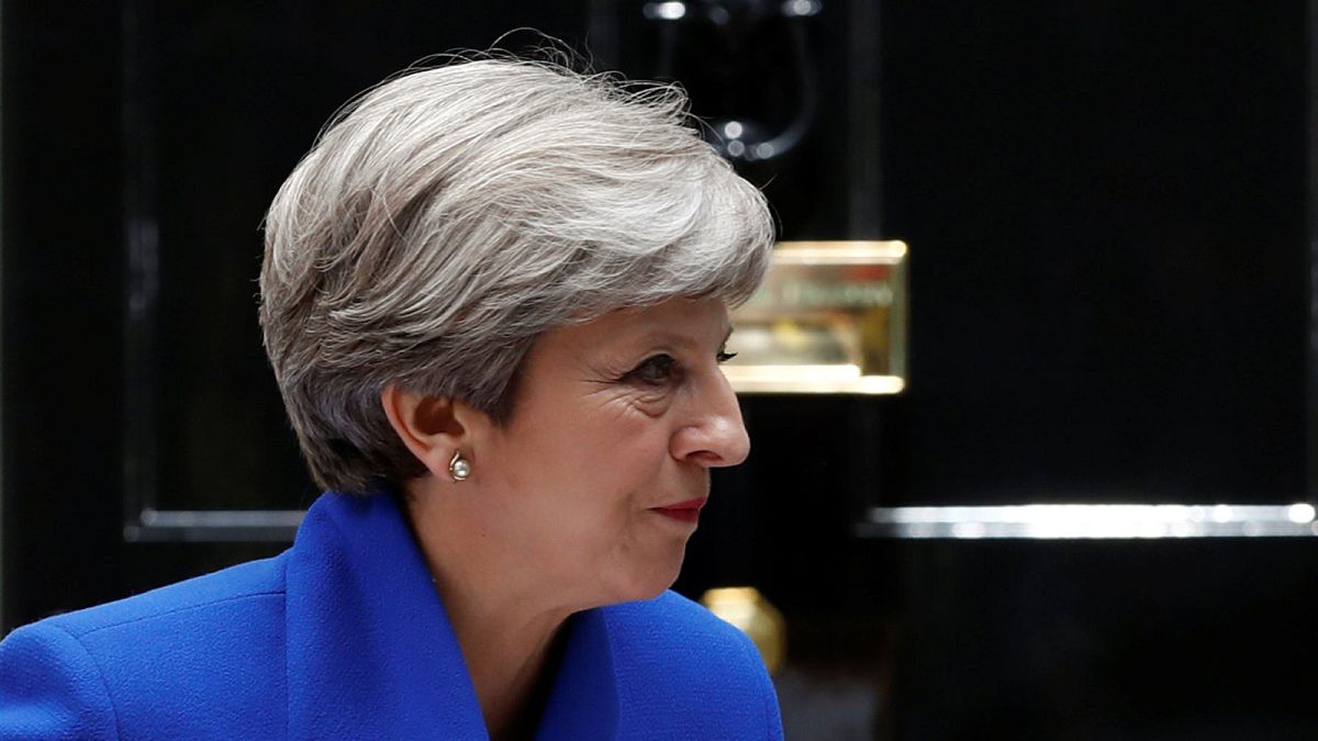 Theresa May to seek Queen's permission to form minority government