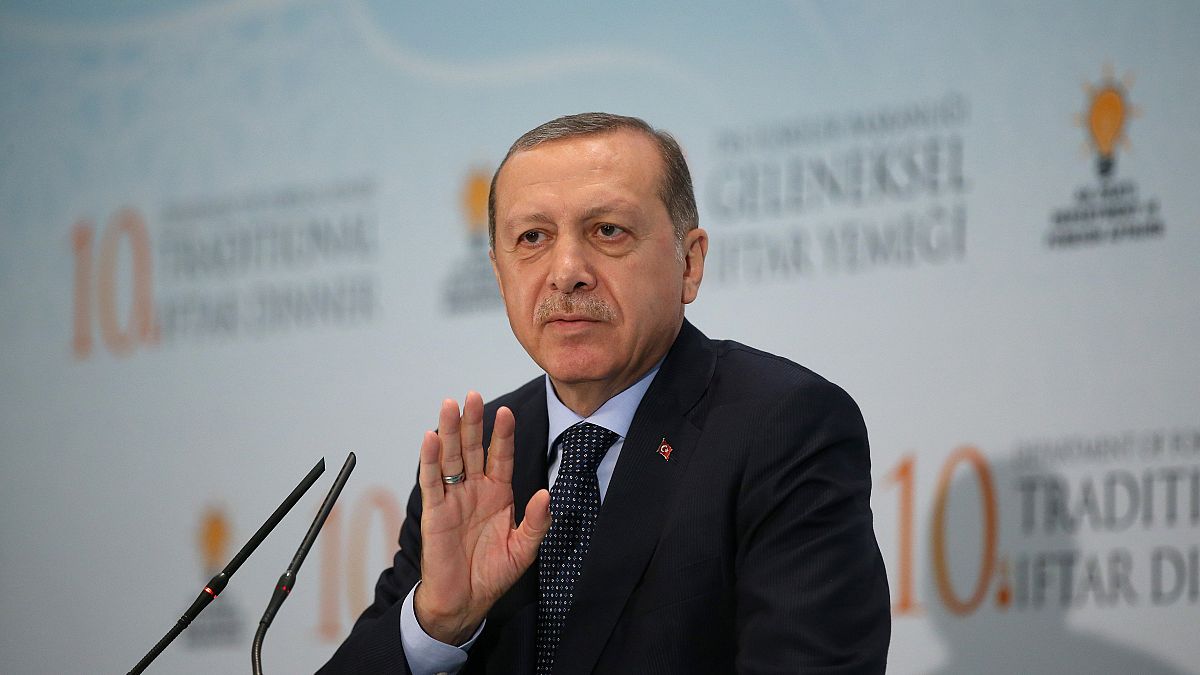 رجب طيب أردوغان يصادق على قرار نشر قوات تركية في قطر