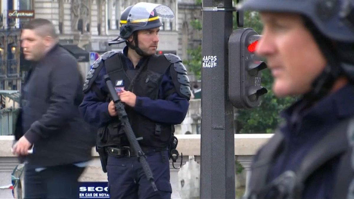 Anti-terror bill to take in French emergency measures?