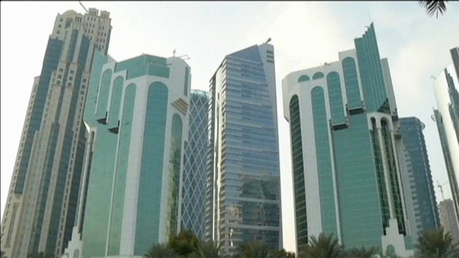 Katar'a şimdi de kara liste kıskacı