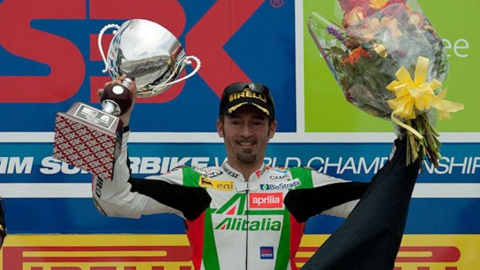 Moto: frattura alle costole per Max Biaggi, guarirà in 30 giorni