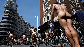 Ciclistas desnudos por una buena causa