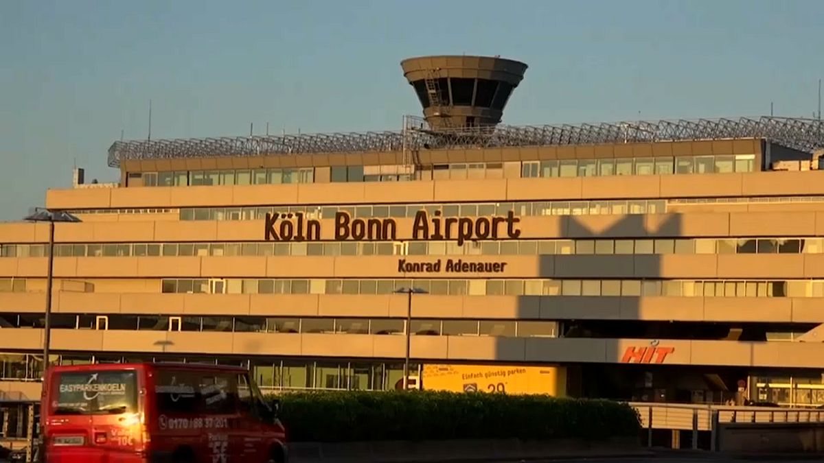 بازداشت سه مظنون به تروریسم پس از فرود اضطراری هواپیمایی در آلمان