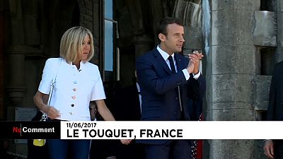 رئیس جمهوری و بانوی اول فرانسه پای صندوق رای