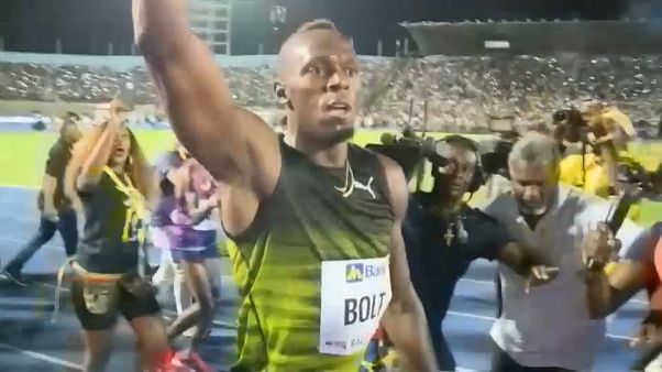 Bolt son defa ülkesi Jamaika'da koştu Bolt son defa ülkesi Jamaika'da koştu