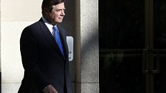Image: Paul Manafort walks from Federal District Court