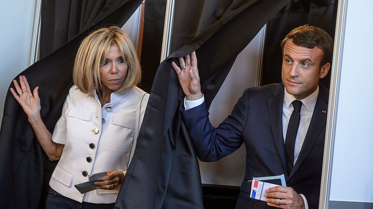 Macron és felesége leadta voksát