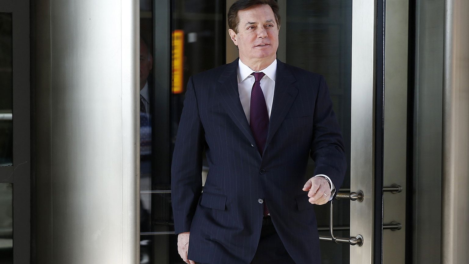 Image: Former Trump campaign manager Paul Manafort departs after a bond hea