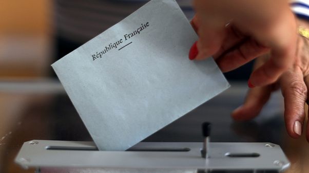 Fransız siyasetinin ünlüleri oy kullandı Fransız siyasetinin ünlüleri oy kullandı