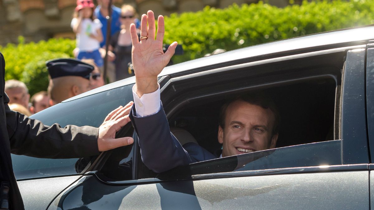 Партия президента Франции лидирует на парламентских выборах