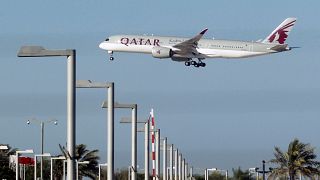 أزمة قطر مع جاراتها تلقي بظلالها على شركة الخطوط الجوية القطرية