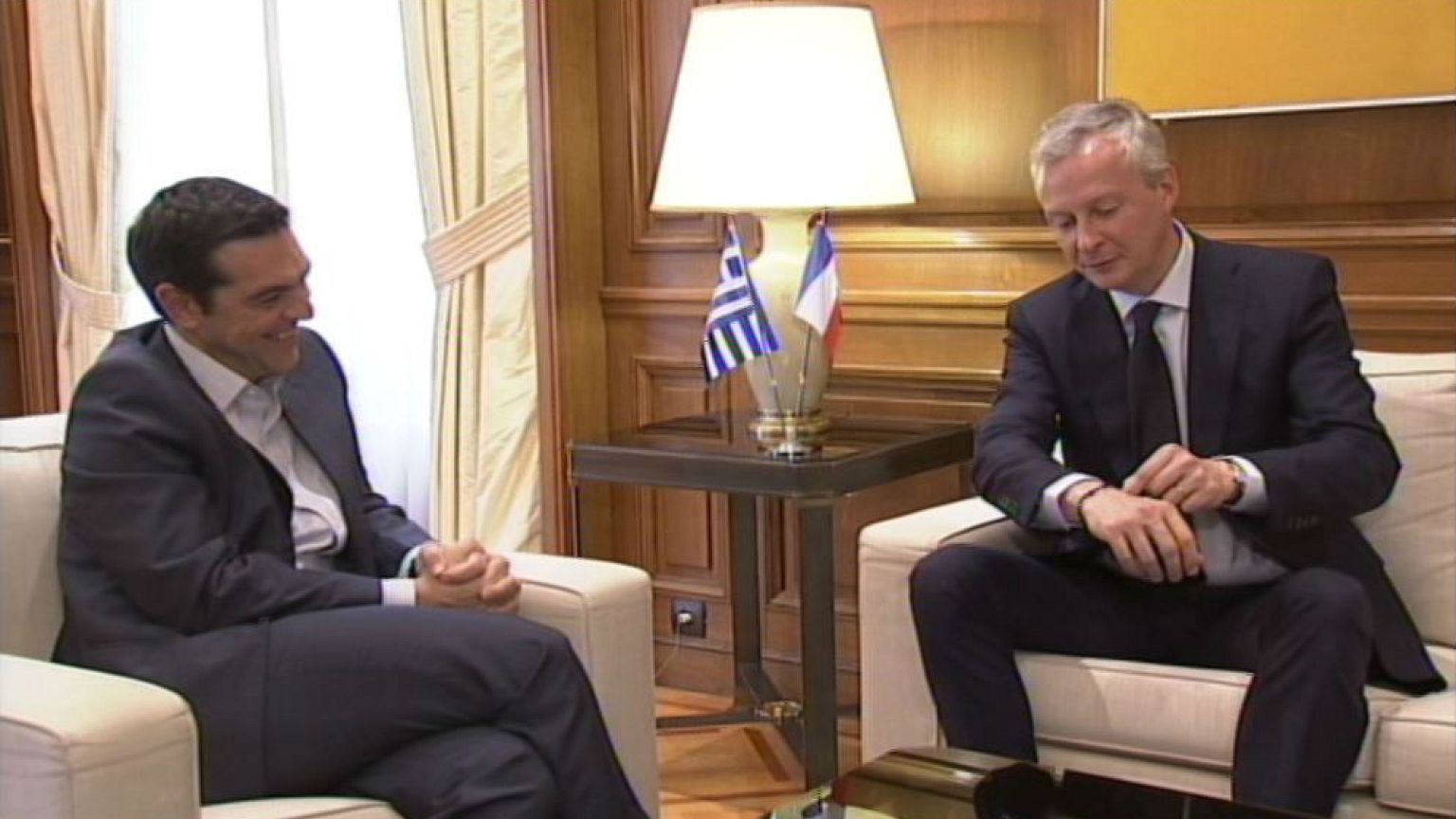 Ένα βραχιολάκι, η Αμοργός, οι θεοί και το ελληνικό χρέος