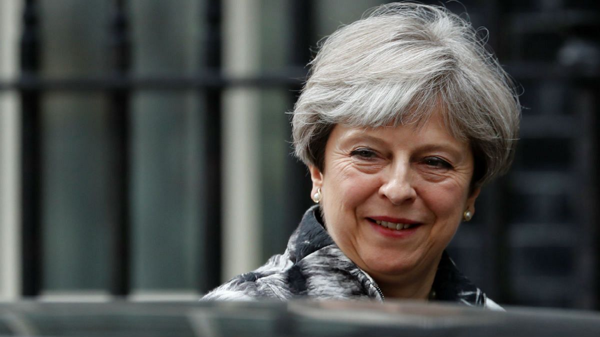 Theresa May a politikai túlélésért küzd