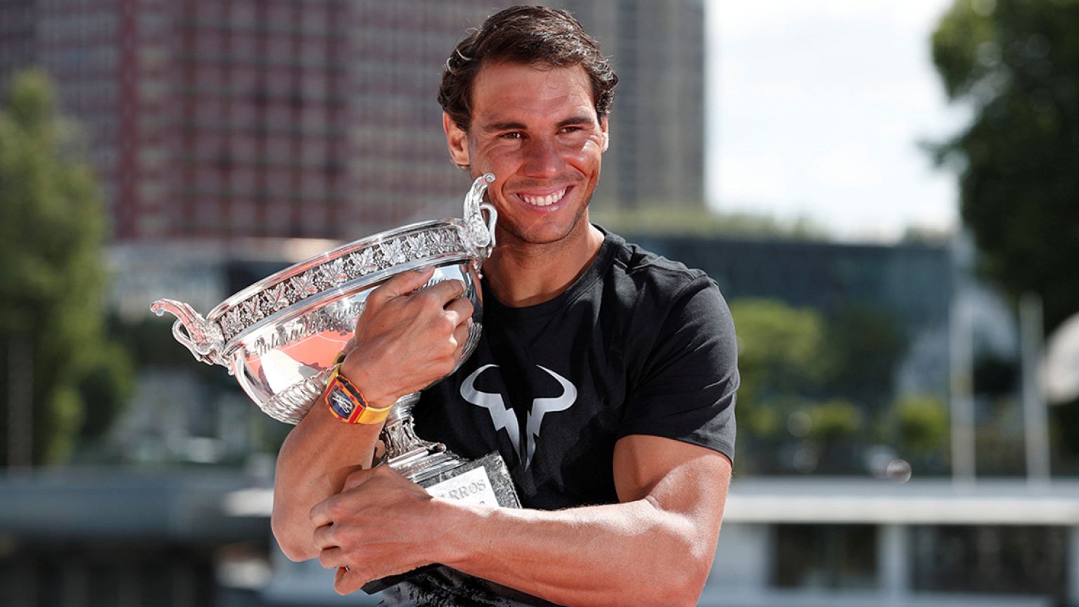 Federer reacts to Rafa's win