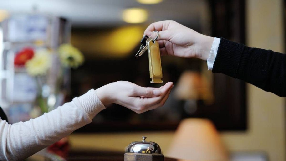 برخوردهای سلیقه ای درباره اقامت زنان مجرد در هتل