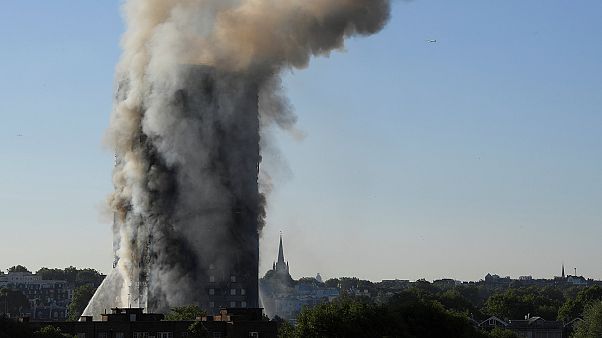 Großbrand in London: Sechs Tote bestätigt, Brand nicht unter Kontrolle Großbrand in London: Sechs Tote bestätigt, Brand nicht unter Kontrolle
