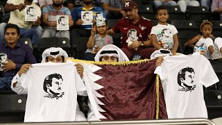 الفيفا تلوح بالعقوبات ضد منتخب قطر لكرة القدم والمدرب يستقيل