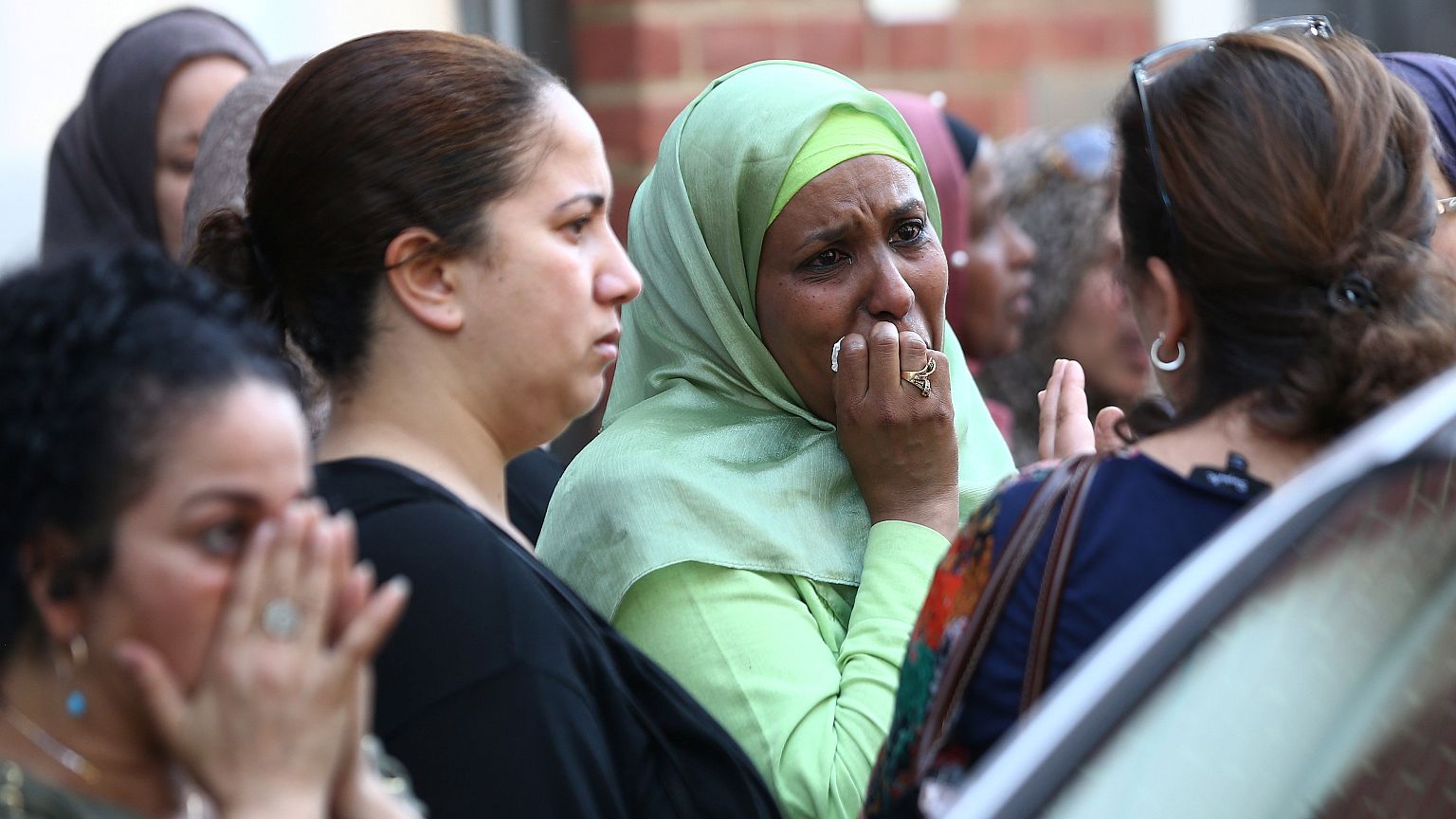 Due dispersi italiani nel rogo di stanotte a Londra