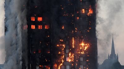 Espectacular incendio en una torre residencial de Londres