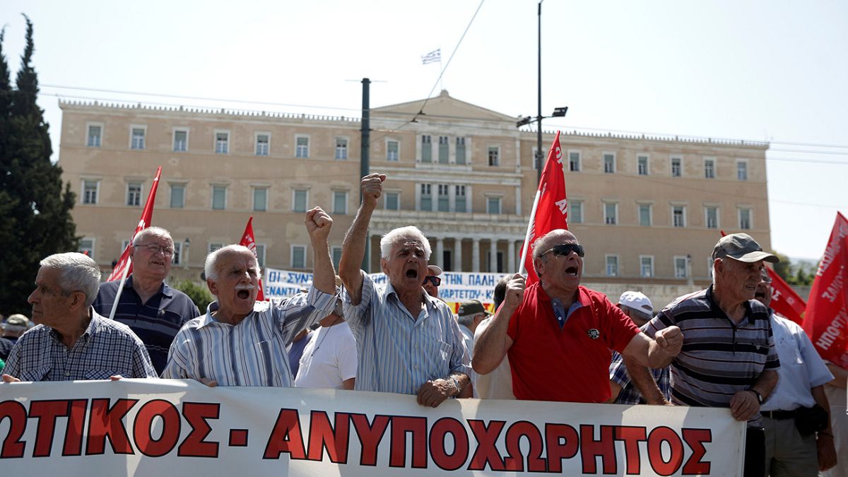 Στους δρόμους οι συνταξιούχοι- Διαμαρτύρονται για τις νέες περικοπές