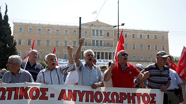 Στους δρόμους οι συνταξιούχοι- Διαμαρτύρονται για τις νέες περικοπές Στους δρόμους οι συνταξιούχοι- Διαμαρτύρονται για τις νέες περικοπές