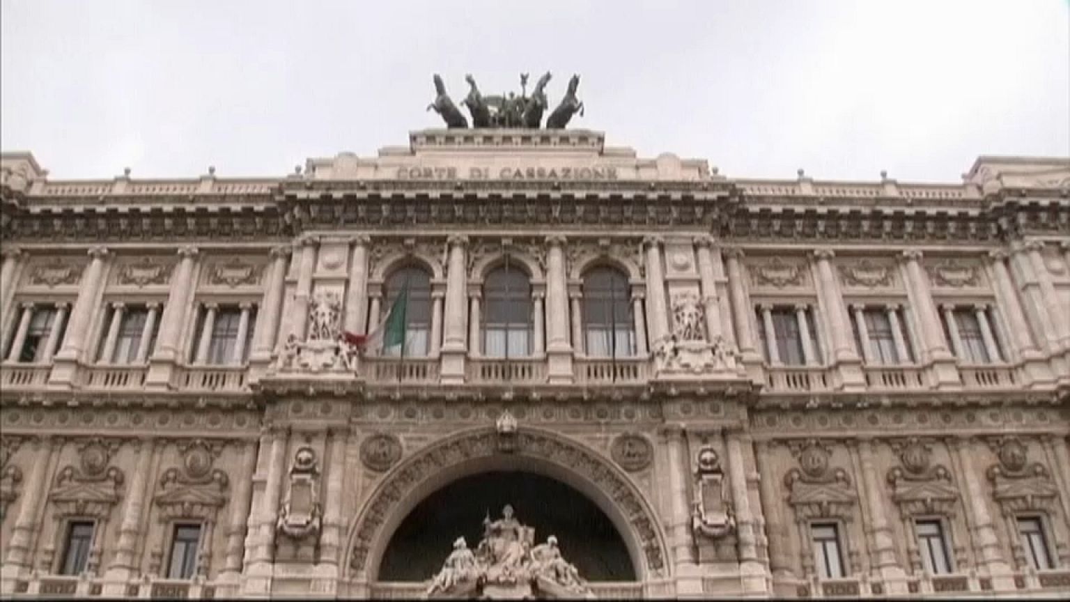 Cassazione: sì all'iscrizione all'anagrafe di bimbo di coppia gay