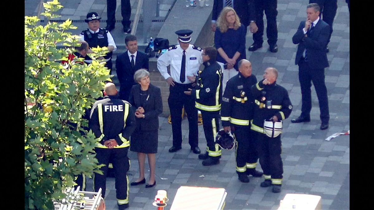 Theresa May ordena una investigación sobre el incendio de Londres