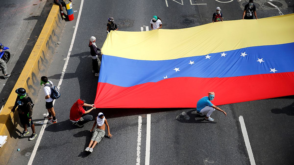 Политолог: Конституционная ассамблея сделает правительство Мадуро "всемогущим"