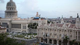 Trump da un giro en la política hacia Cuba