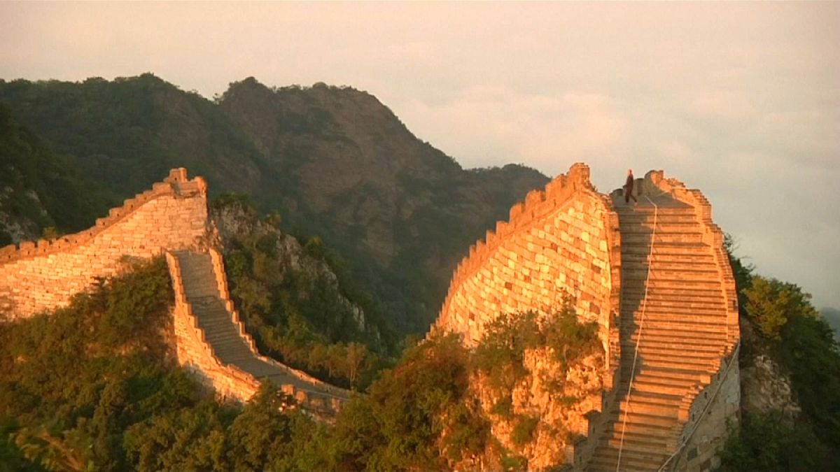 Κίνα: Γαϊδουράκια «βοηθούν» στην αποκατάσταση των φθορών του Σινικού Τείχους