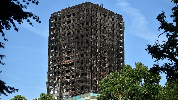 Hochhausbrand in London: Mindestens 30 Tote, vermutlich viel, viel mehr Hochhausbrand in London: Mindestens 30 Tote, vermutlich viel, viel mehr