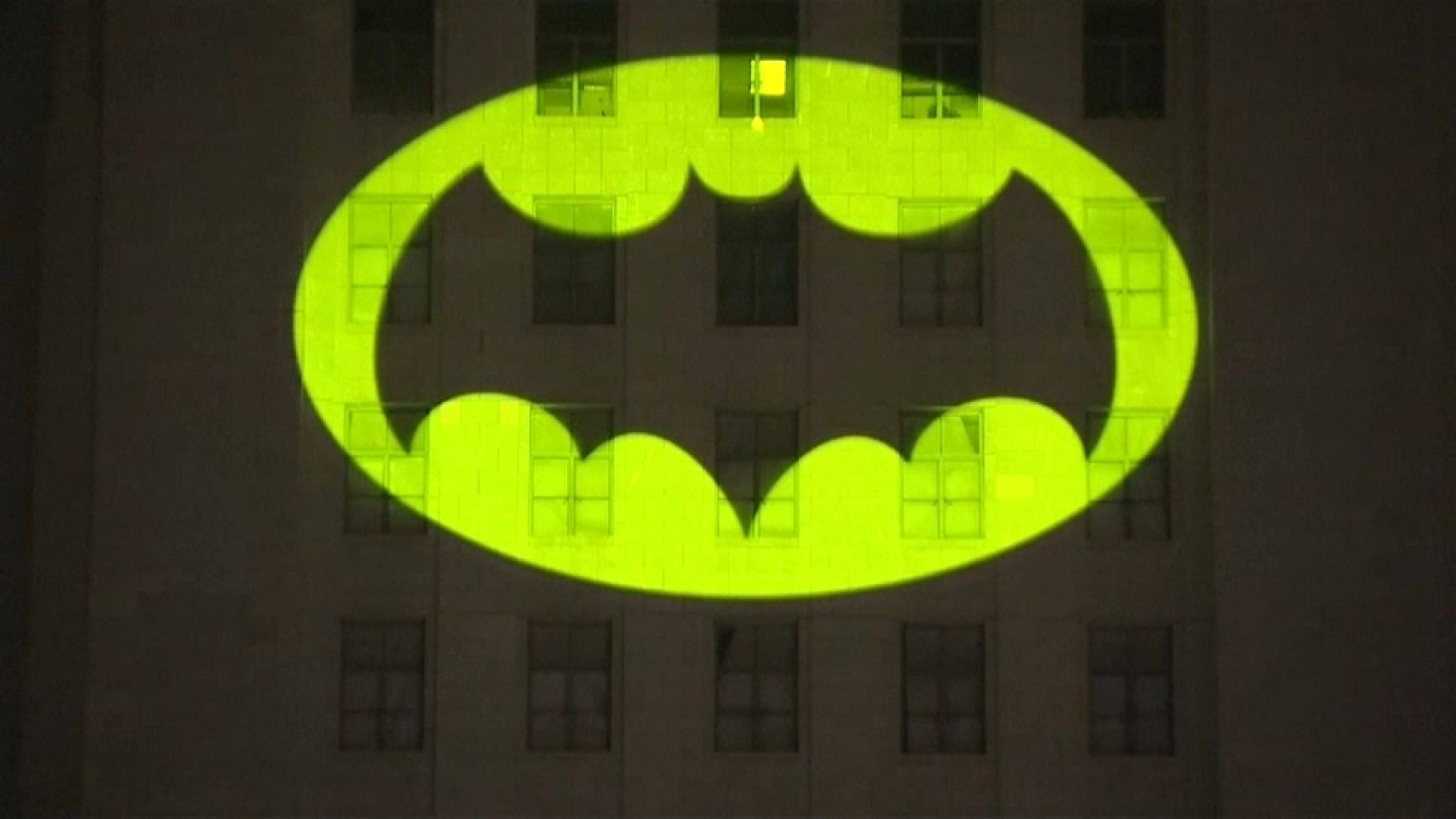 Um "Batman" no céu de Los Angeles