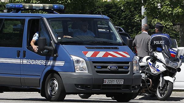 Frankreich: Auto mit Gasflaschen nahe Chemiefabrik entdeckt Frankreich: Auto mit Gasflaschen nahe Chemiefabrik entdeckt