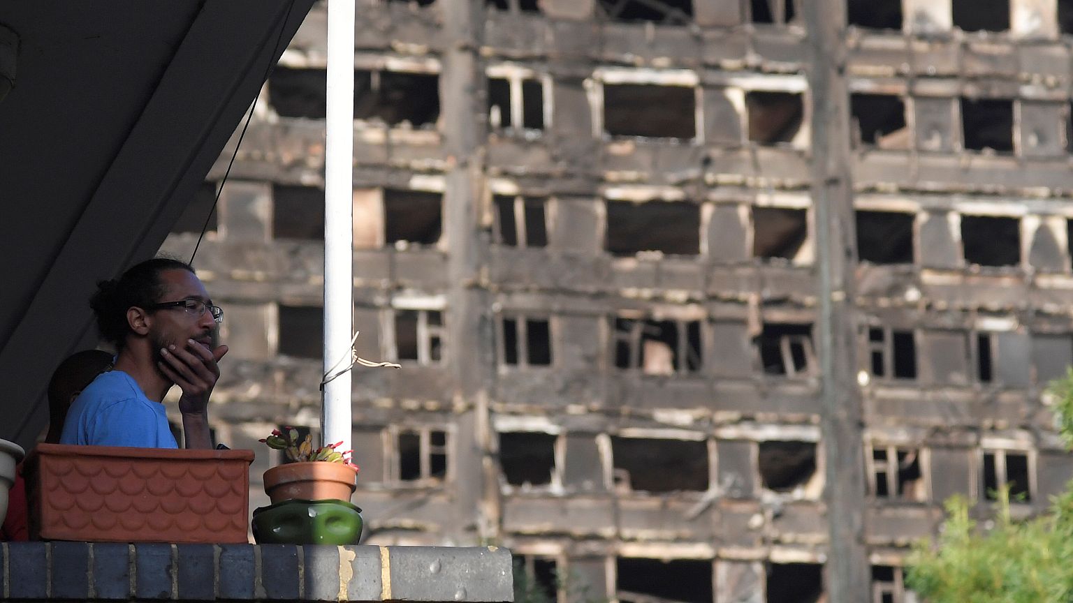 El incendio en la torre Grenfell se propaga al Ejecutivo de May